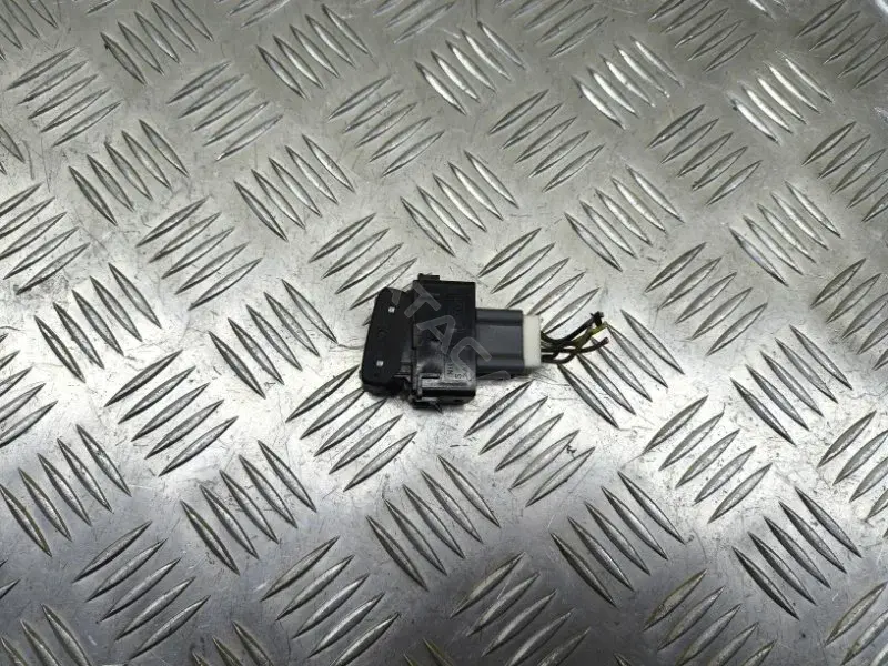 Кнопка подогрева сидений 25500AX610