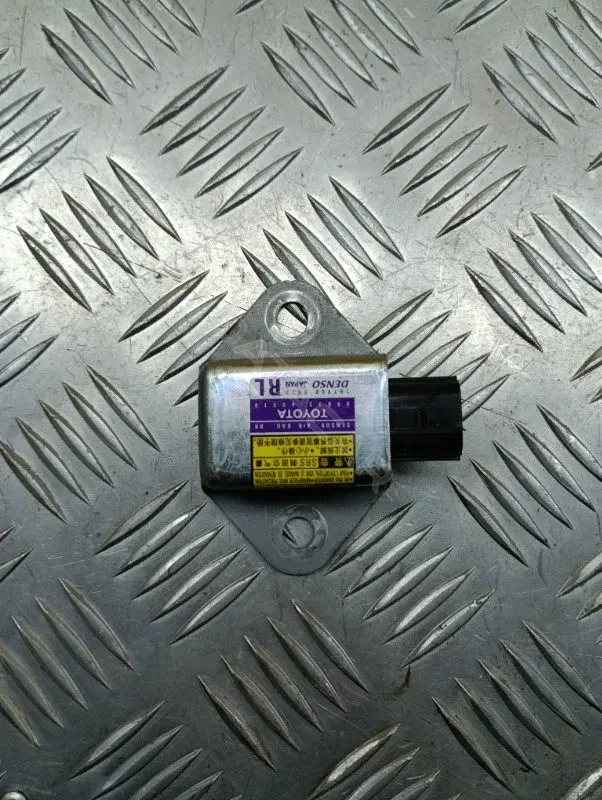 Датчик удара 8983360010