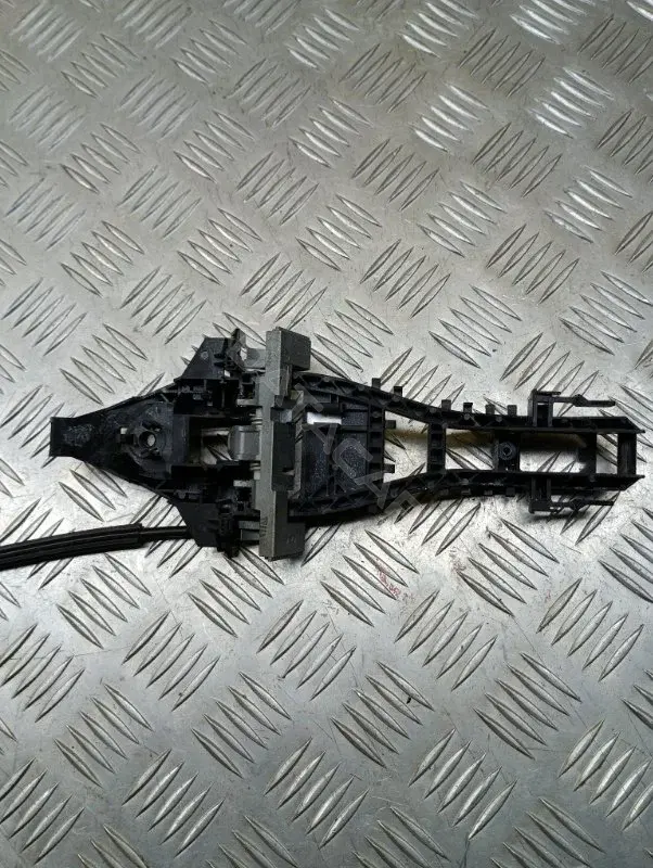 Кронштейн ручки двери BJ32224N02