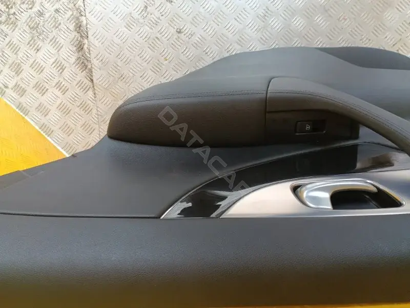 Обшивка двери 829001WY1B