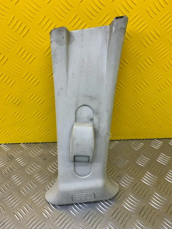 Обшивка стойки центральной 1CM06DW1AE