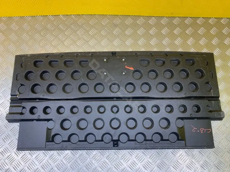 Пол багажника MR402036