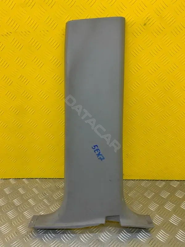 Обшивка стойки центральной MN123868