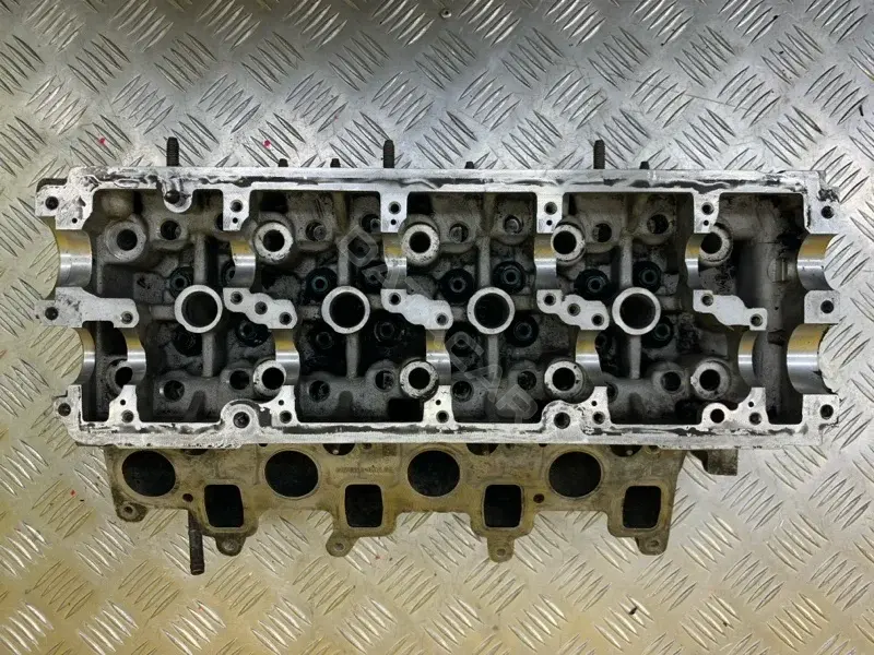 Головка блока цилиндров 03L103373D