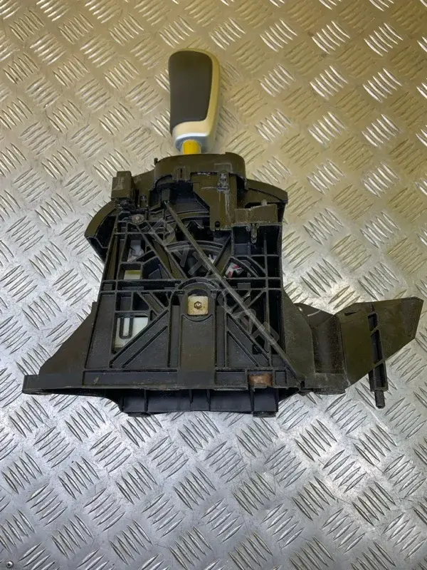 Селектор включения передачи для автоматической КПП 335500C010