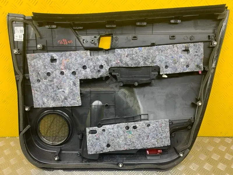 Обшивка двери 676200KD00