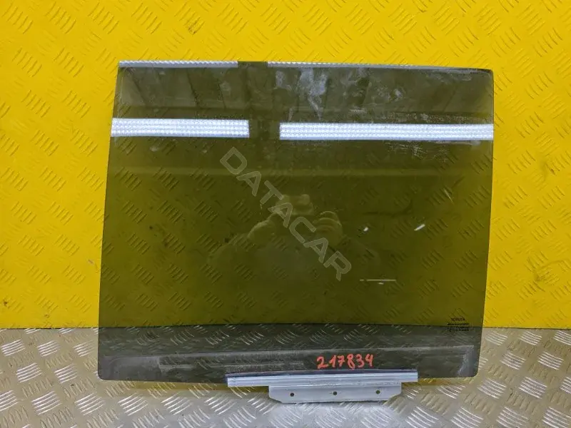 Стекло двери 681140K250