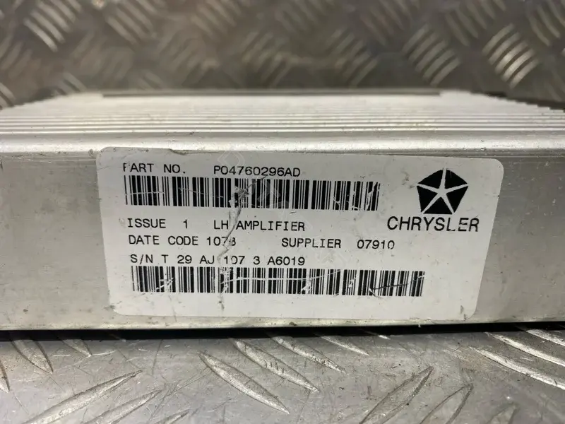Усилитель музыкальный P04760296AD