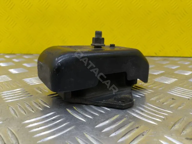 Подушка двигателя (Опора) MR992670