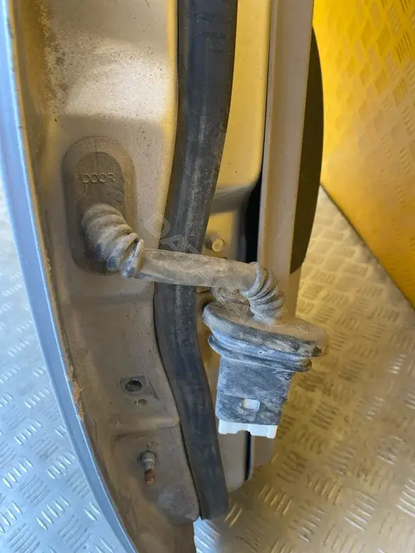 Проводка двери MN138693