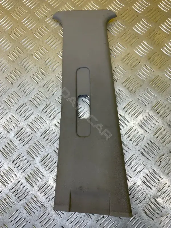 Обшивка стойки центральной MN123869