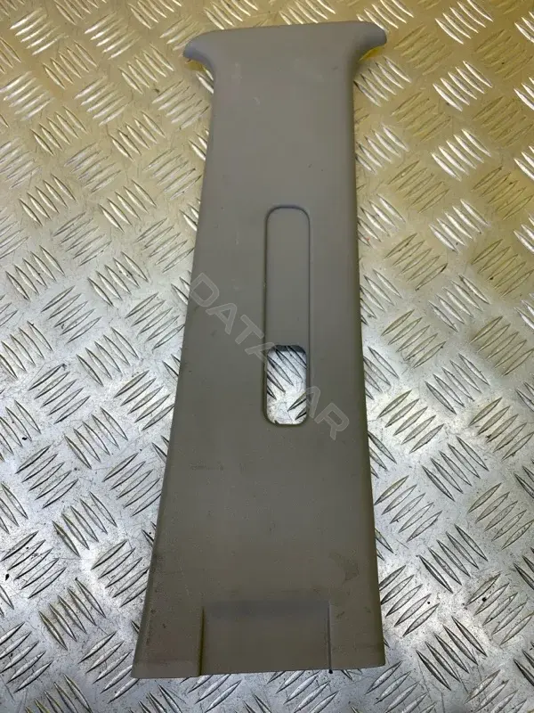 Обшивка стойки центральной MN123870