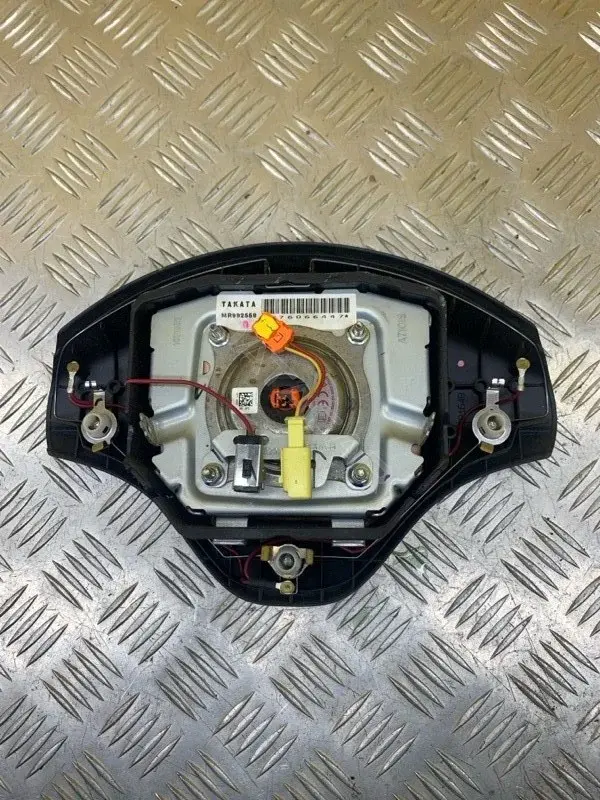 Подушка безопасности MR992559