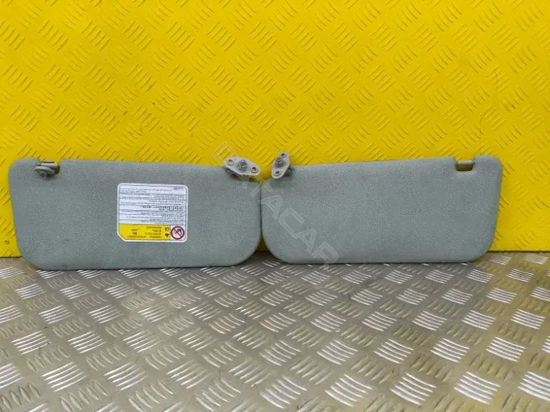 Козырек солнцезащитный MN173052HA