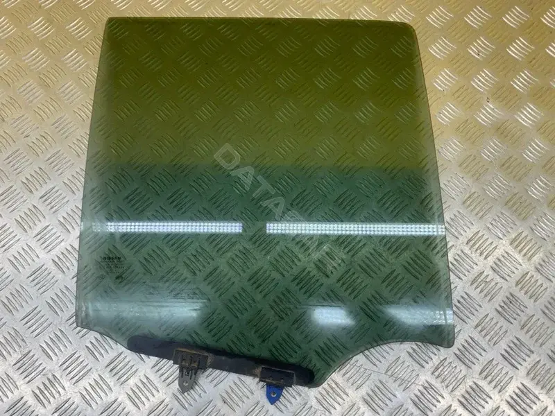 Стекло двери 82300EB33A