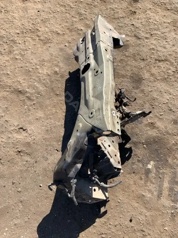 Лонжерон 64100EB330