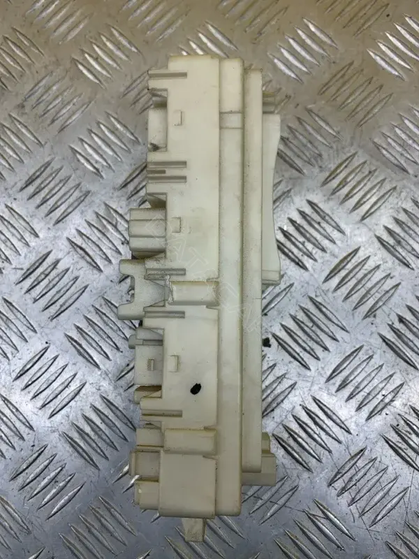 Блок предохранителей 8565A131