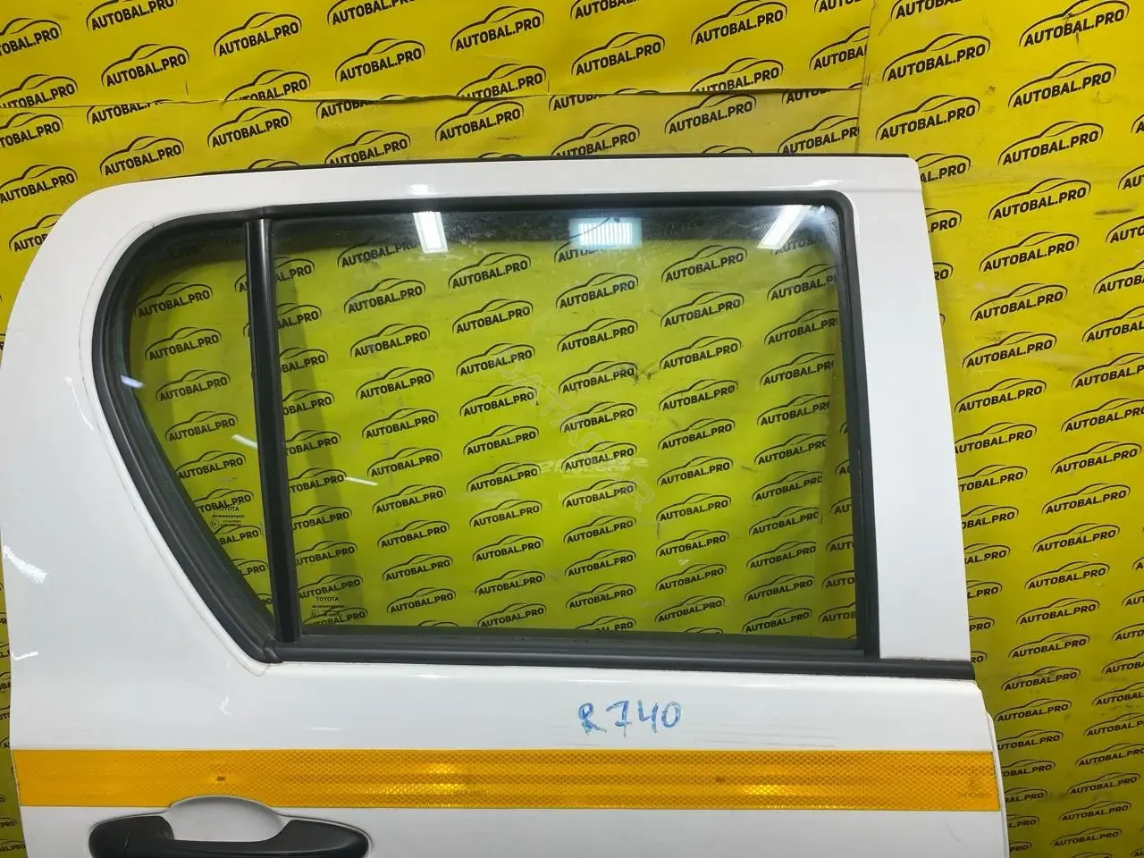 Стекло двери 681130K220