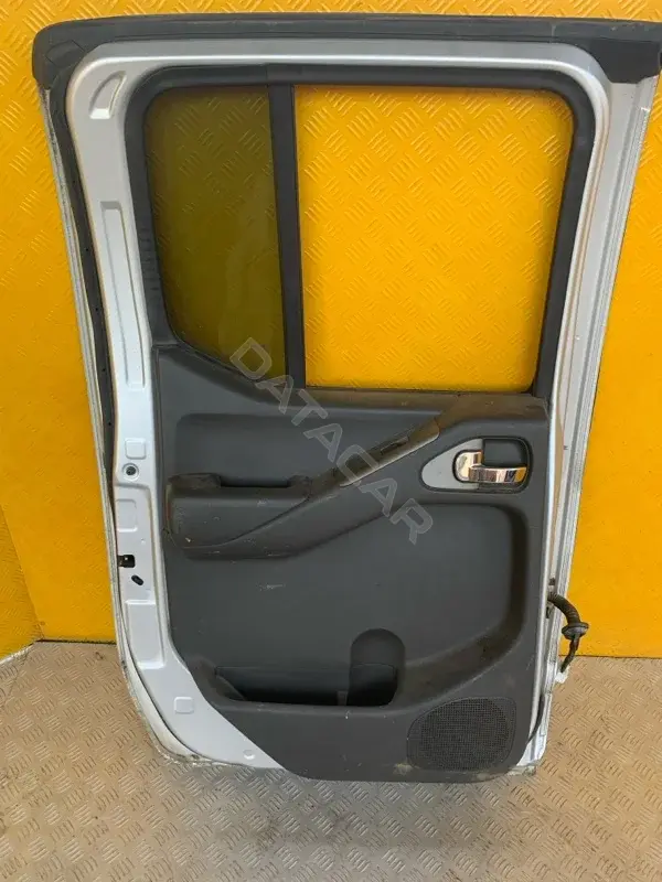 Обшивка двери 82901EB16A