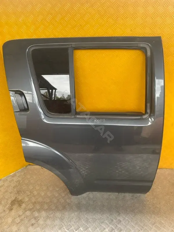 Дверь 82100EB330