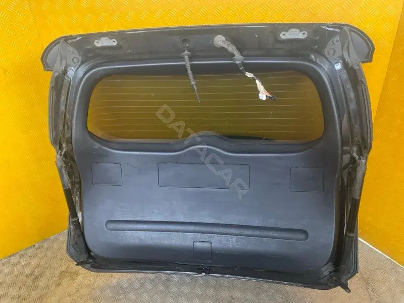 Обшивка крышки багажника 6775042051