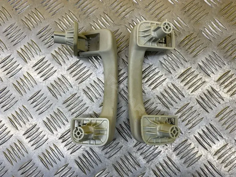 Ручка внутренняя потолочная UQ62ZJ3AA