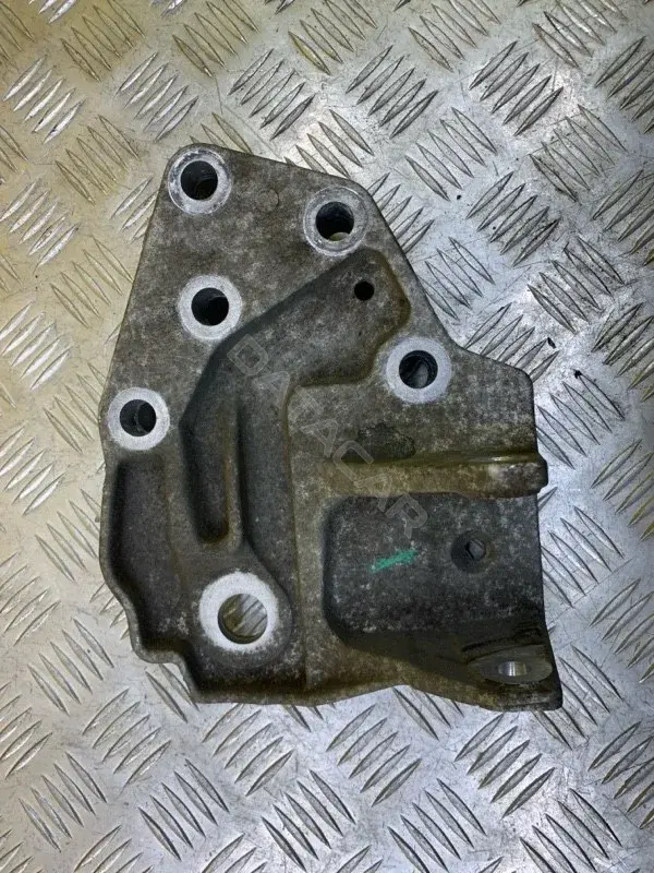 Кронштейн двигателя EJ326P096AA