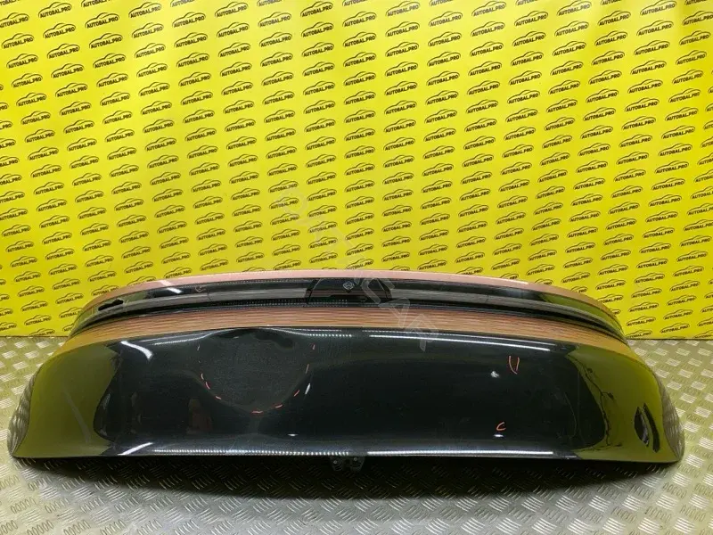 Крышка багажника 6608109625C15