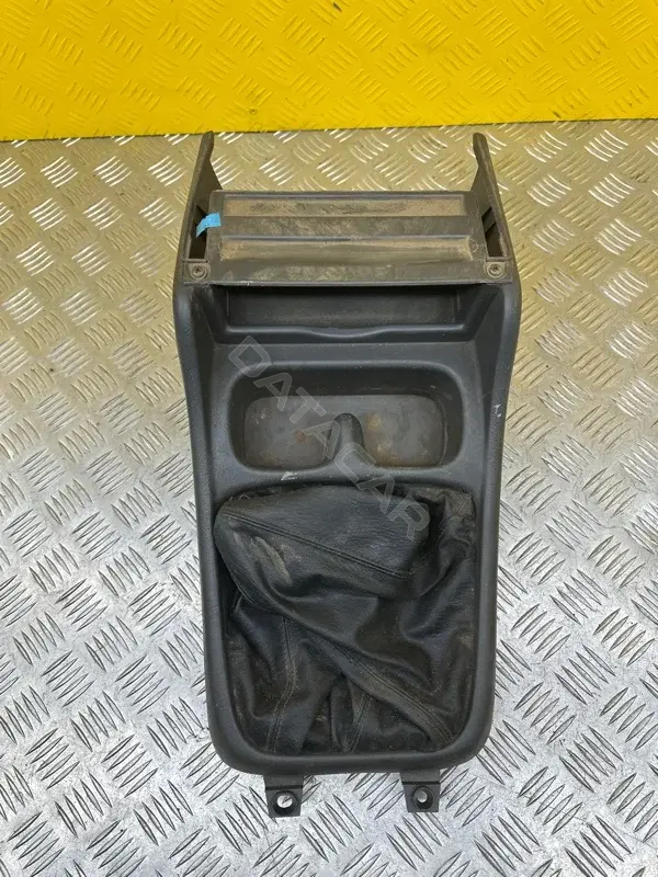 Консоль салона (кулисная часть) UH7164321