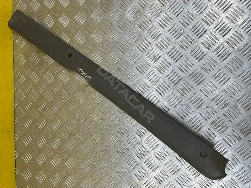 Накладка на порог UH7168710