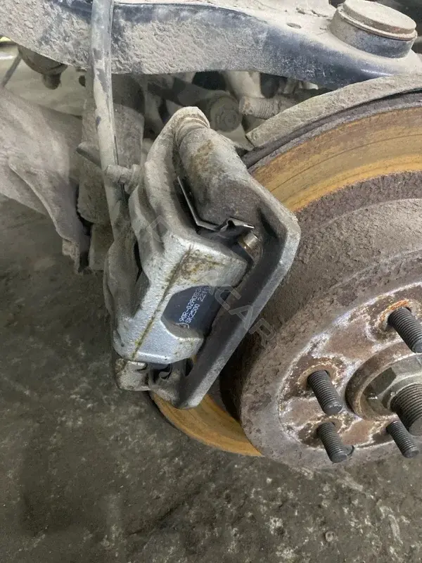 Суппорт тормозной 44011EB30A