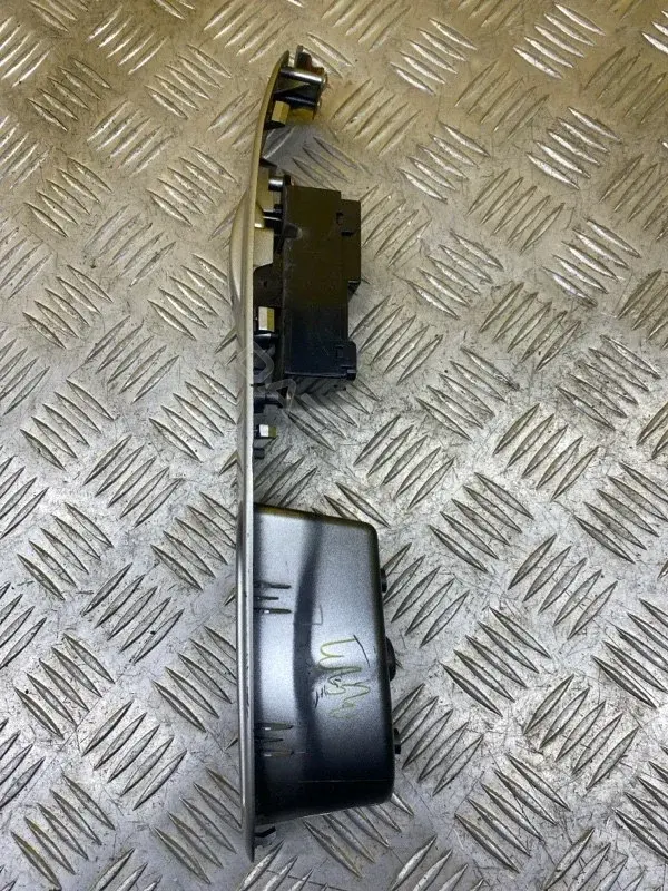 Кнопка стеклоподъемника MR587955