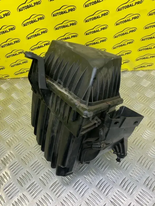 Корпус воздушного фильтра BJ329600AE
