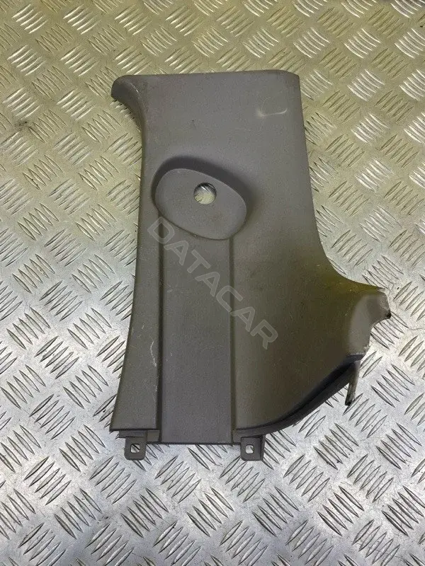 Обшивка стойки задней MN123874