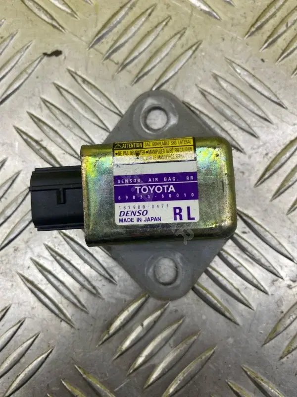 Датчик удара 8983360010