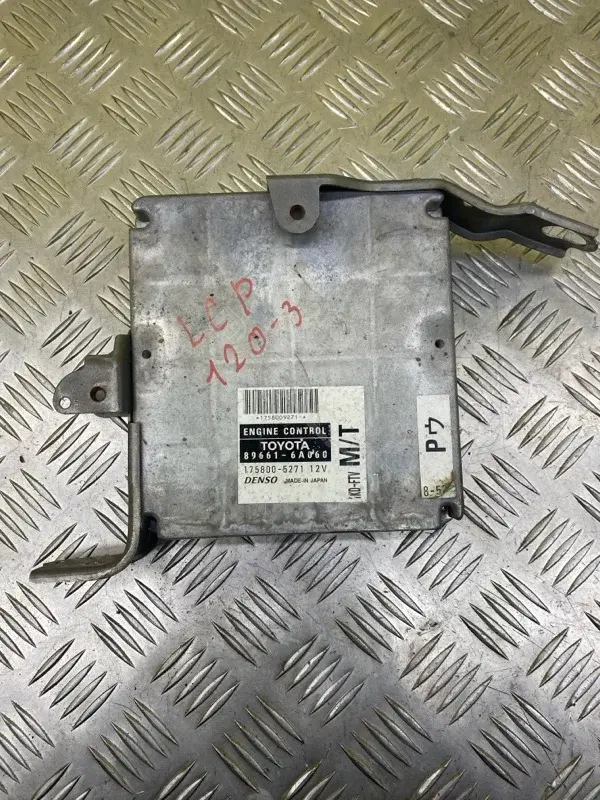 Блок управления двигателем 896616A060