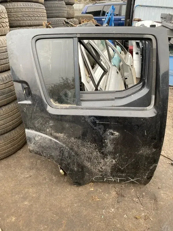 Дверь 82100EB330