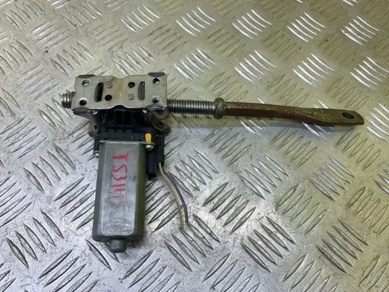 Моторчик регулировки сиденья D359000