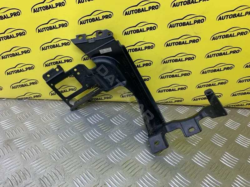 Кронштейн-направляющая бампера BJ3217E800A