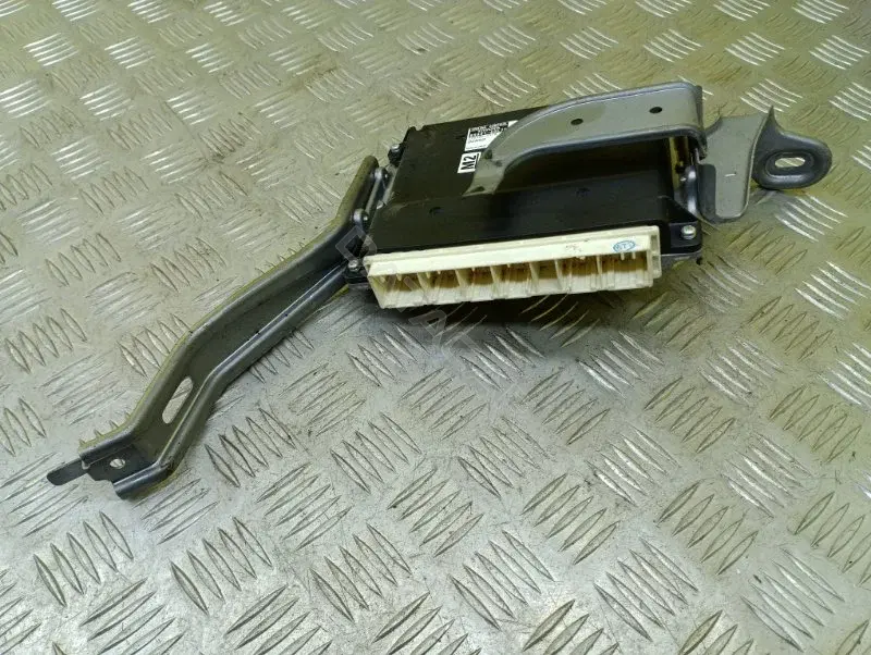 Блок управления двигателем 8966160L70