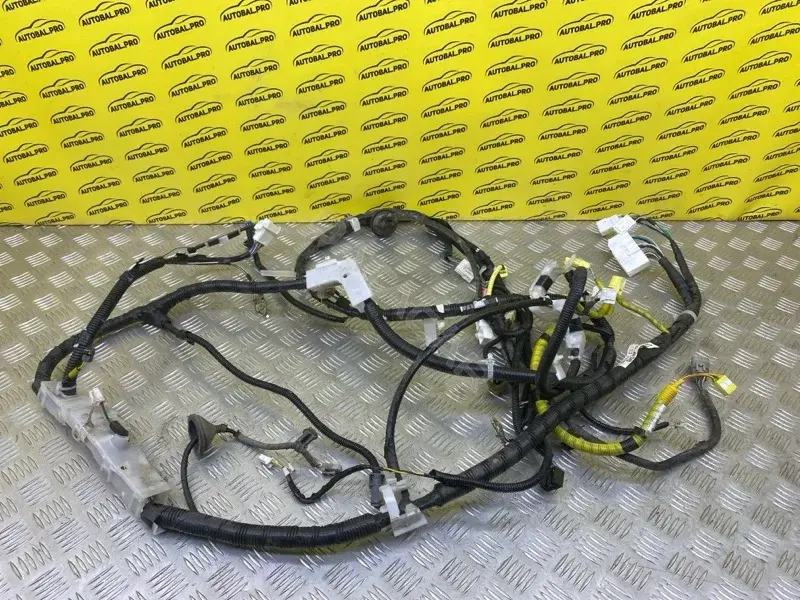 Проводка салона 8216160S40