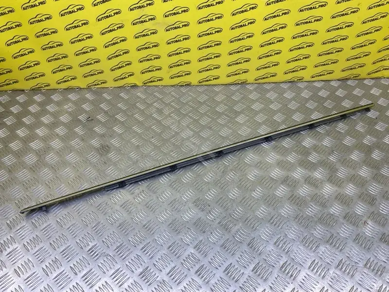 Молдинг стекла 75720AC020