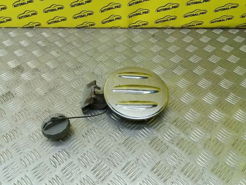 Крышка лючка топливного бака 5940A031