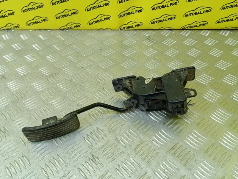 Педаль газа MR992932