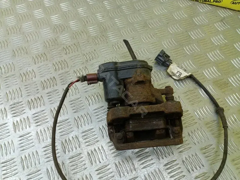Суппорт тормозной LR027126