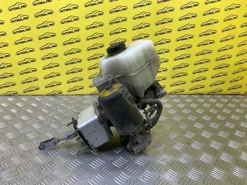 Главный тормозной цилиндр 460101V82B