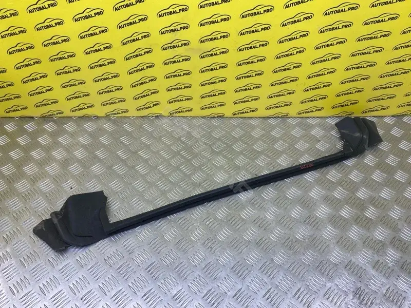 Молдинг стекла 8892910301