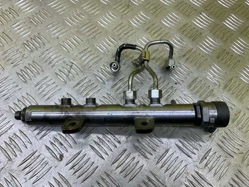 Топливная рейка LR040877