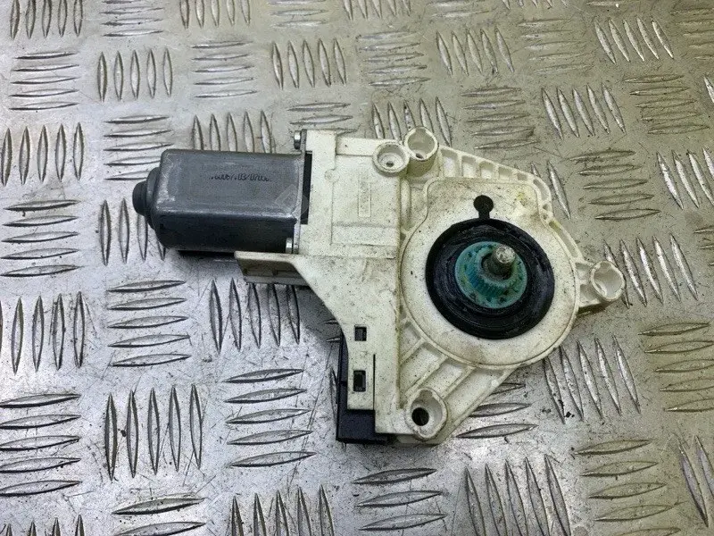 Моторчик стеклоподъемник AH2214B552AA