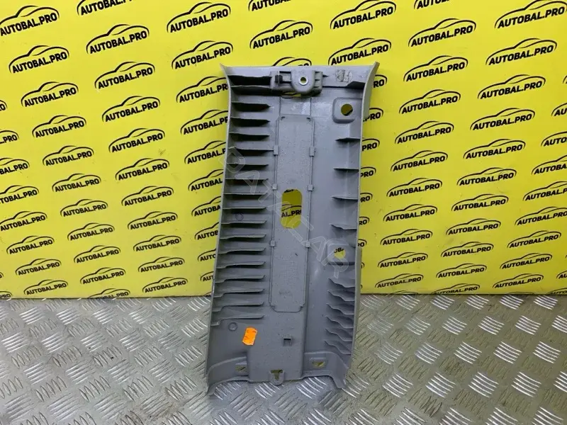 Обшивка стойки центральной 76914EB300